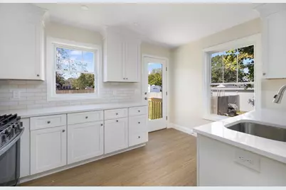 19 Wood Street, Warwick, RI 02889 - Photo 8