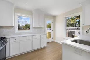 19 Wood St, Warwick, RI 02889 - Photo 8
