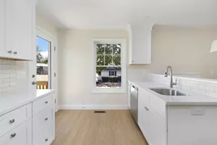 19 Wood St, Warwick, RI 02889 - Photo 10
