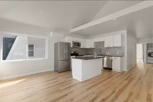 460 Smithfield Ave, Pawtucket, RI 02860 - Photo 1