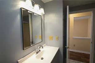 23 Village Ct, West Warwick, RI 02893 - Photo 10