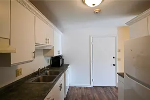 23 Village Ct, West Warwick, RI 02893 - Photo 2