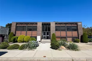 989 Reservoir Ave, Cranston, RI 02921 - Photo 1