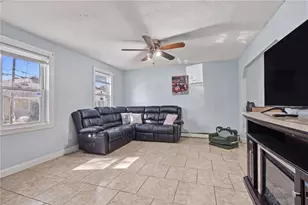 19 Carr St, Providence, RI 02905 - Photo 8