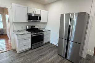 19 Manning St, Pawtucket, RI 02860 - Photo 2