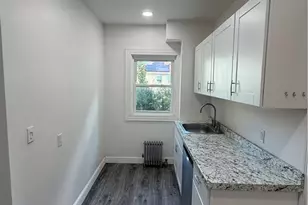 19 Manning St, Pawtucket, RI 02860 - Photo 4