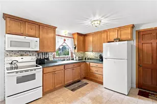 10 Grant St, West Warwick, RI 02893 - Photo 18