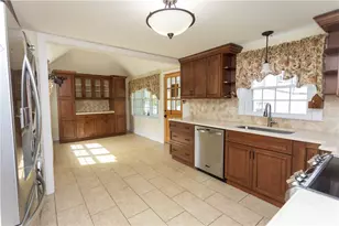 499 Squantum Dr, Warwick, RI 02888 - Photo 4