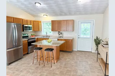 521 Tenth Avenue, Woonsocket, RI 02895 - Photo 4