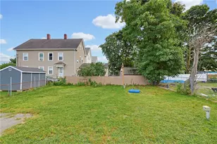 85 Hughes Ave, Pawtucket, RI 02861 - Photo 16