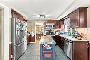 95 Thomas Leighton Blvd, Cumberland, RI 02864 - Photo 6