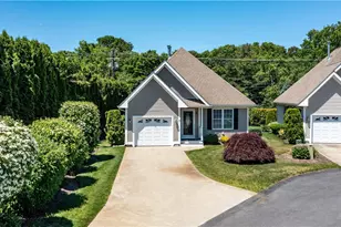 40 Enzo Dr, Coventry, RI 02816 - Photo 2