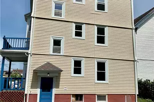 32 Sisson St, Pawtucket, RI 02860 - Photo 4
