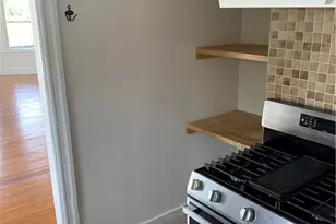 32 Sisson St, Pawtucket, RI 02860 - Photo 12