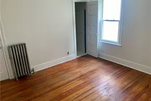 32 Sisson St, Pawtucket, RI 02860 - Photo 2