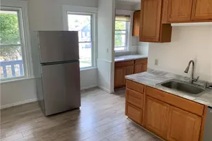 32 Sisson St, Pawtucket, RI 02860 - Photo 6
