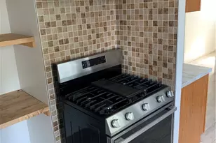 32 Sisson St, Pawtucket, RI 02860 - Photo 8