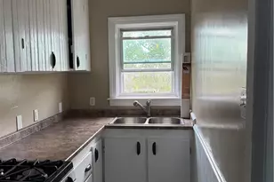 35 Hunts Ave, Pawtucket, RI 02861 - Photo 8