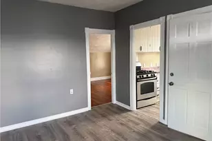 35 Hunts Ave, Pawtucket, RI 02861 - Photo 2