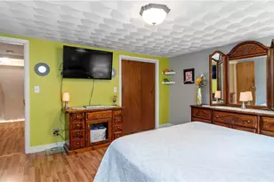 132 Davis Ave, Cranston, RI 02910 - Photo 34