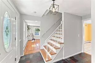 33 Old Oak Dr, Warwick, RI 02886 - Photo 8
