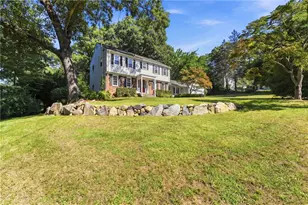33 Old Oak Dr, Warwick, RI 02886 - Photo 2