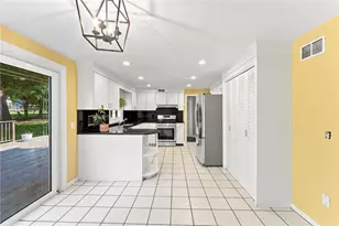 33 Old Oak Dr, Warwick, RI 02886 - Photo 16