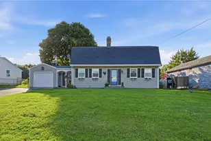 11 Linda Ave, Portsmouth, RI 02871 - Photo 2