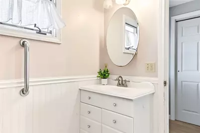 29 Glenwood Avenue, Narragansett, RI 02882 - Photo 16