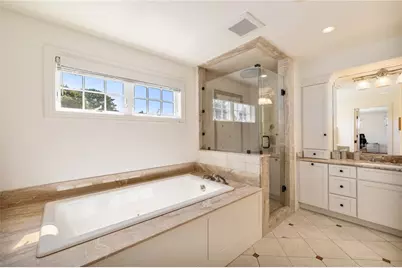 303 Howland Avenue, Middletown, RI 02842 - Photo 22
