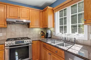 38 Lindsay Ln, Cranston, RI 02921 - Photo 22