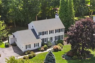 38 Lindsay Ln, Cranston, RI 02921 - Photo 2