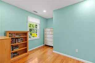 38 Lindsay Ln, Cranston, RI 02921 - Photo 40