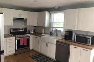 43 Wanda St, Narragansett, RI 02882 - Photo 2
