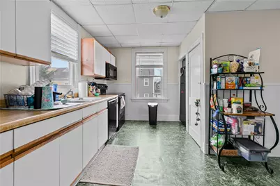 31 W Narragansett Avenue #2, Newport, RI 02840 - Photo 8