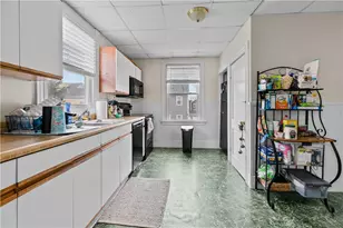 31 W Narragansett Ave, Newport, RI 02840 - Photo 8