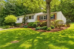 8 Ledgemont Dr, Lincoln, RI 02865 - Photo 2