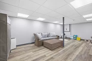 139 Woodstock Ln, Cranston, RI 02920 - Photo 10