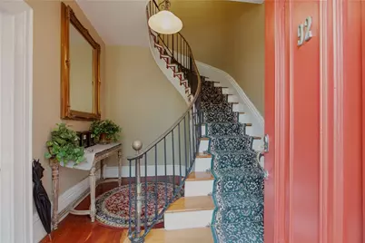 92 Pelham Street #3, Newport, RI 02840 - Photo 2