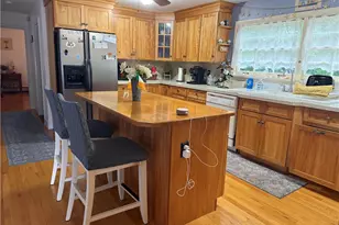 10 Isabelle Dr, Narragansett, RI 02882 - Photo 2