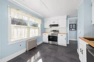 9 Cummings Rd, Newport, RI 02840 - Photo 8