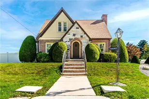 3 Moreland St, Johnston, RI 02919 - Photo 1