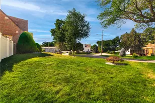 3 Moreland St, Johnston, RI 02919 - Photo 10