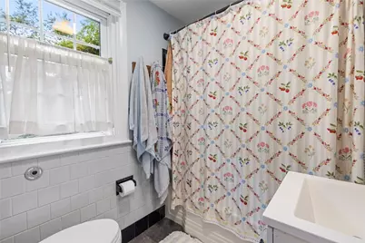 7 Beach Street, Newport, RI 02840 - Photo 26