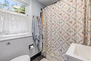 7 Beach St, Newport, RI 02840 - Photo 26