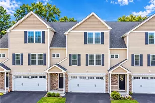 902 Hunting Hill Dr, Cumberland, RI 02864 - Photo 1