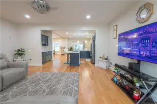 902 Hunting Hill Dr, Cumberland, RI 02864 - Photo 8