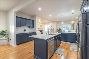 902 Hunting Hill Dr, Cumberland, RI 02864 - Photo 2