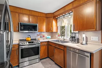 34 Clifden Avenue, Cranston, RI 02905 - Photo 16