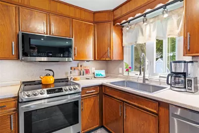 34 Clifden Avenue, Cranston, RI 02905 - Photo 18